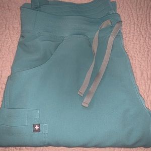 Figs scrub bottoms in Sea Glass